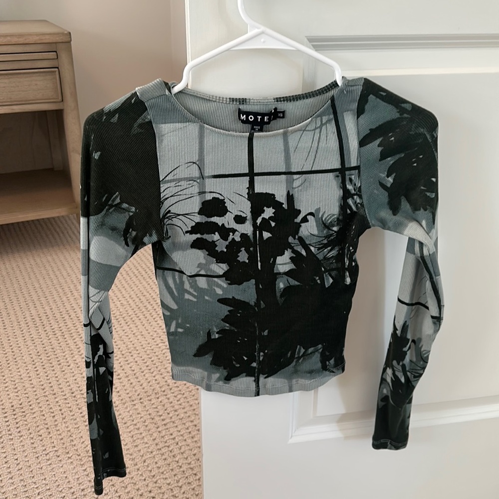 Long sleeve motel rocks tee